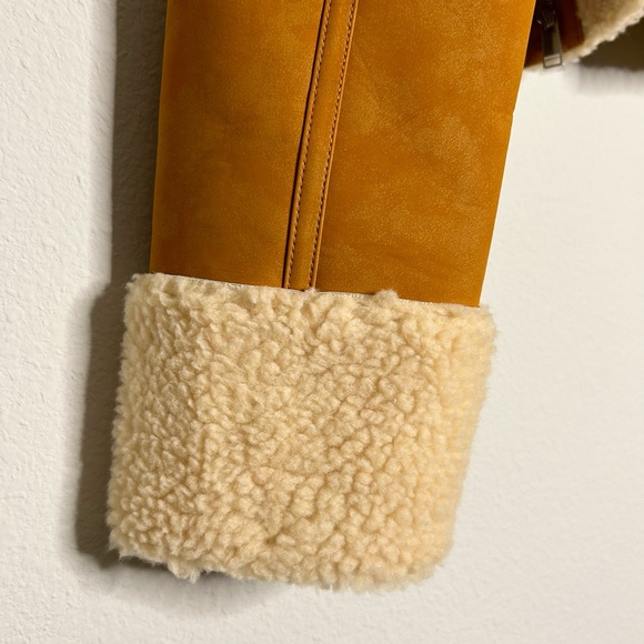 NWT L’Academie x Revolve Taryn Fitted Shearling Jacket in Tan - Picture 7 of 12